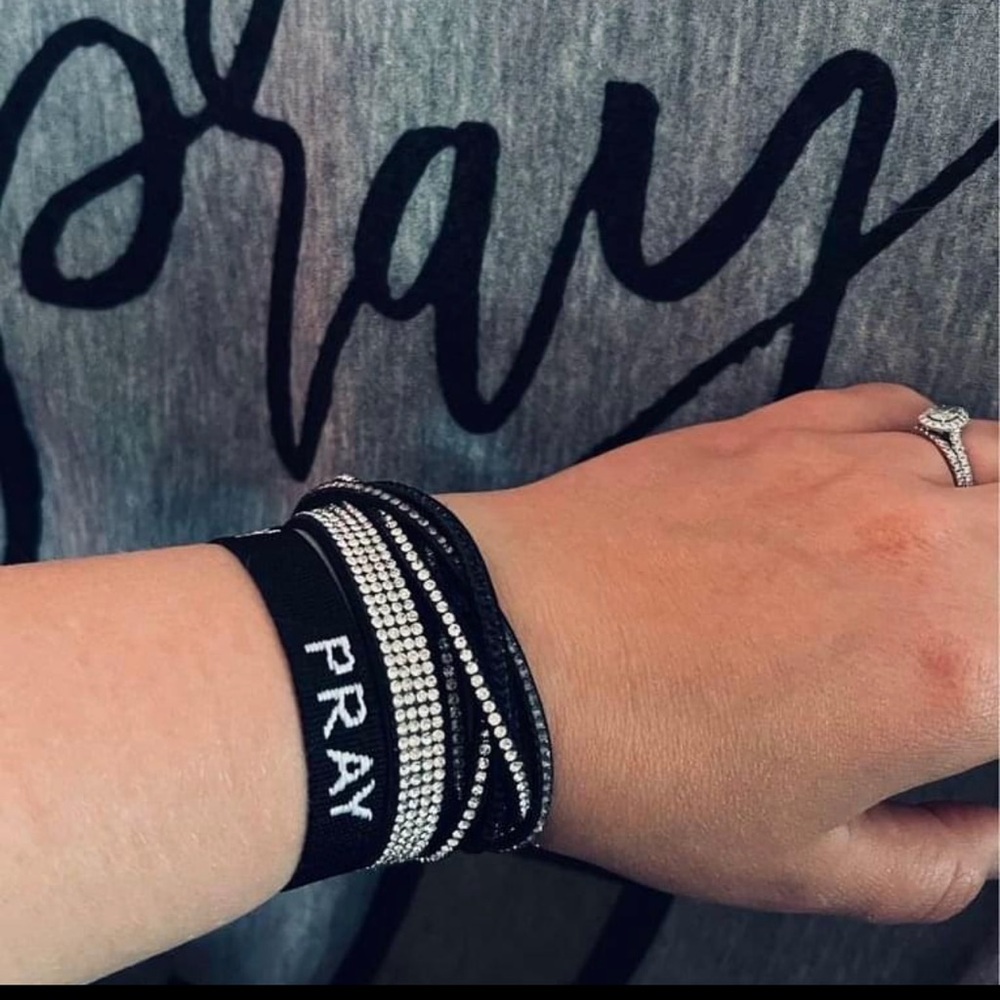 Twenty-five (25) PRAY bracelet bulk buy / similar to W.W.J.D. bracelets